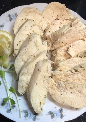 A picture of Poached chicken.