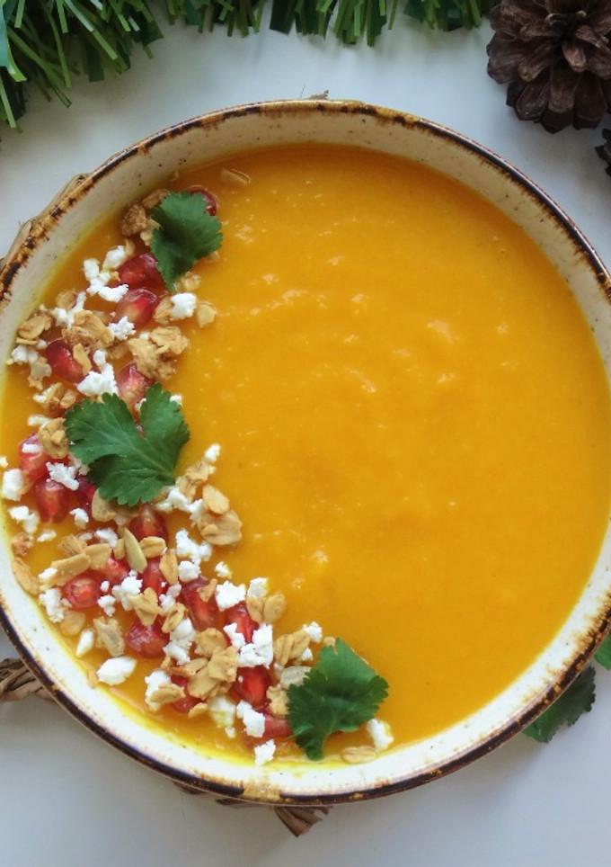 Una foto de Crema de calabaza y mango