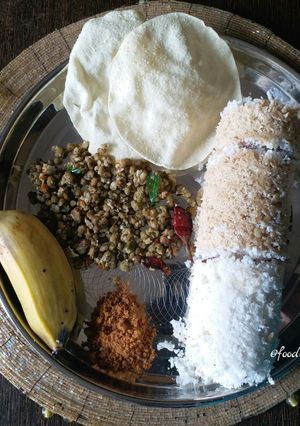 A picture of Wheat and hand pound rice puttu.