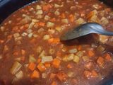 Papa, zanahoria y calabacita verde en puré de tomate y chipotle