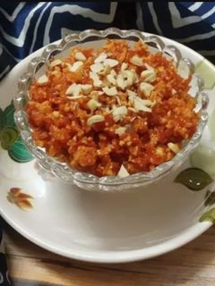 गाजर का हलवा(gajar ka halwa recipe in hindi) रेसिपी मुख्य फोटो