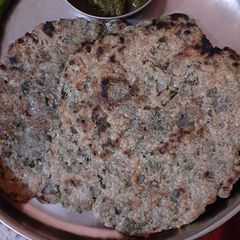 A picture of Oats Almond Roti.