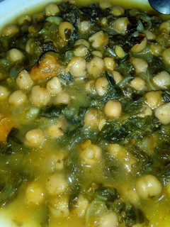 Una foto de Garbanzos con espinacas y calabaza