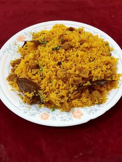 सोया दम बिर्याणी (soya dum biryani recipe in marathi) रेसिपी चे मुख्य फोटो 