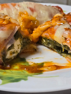 Una foto de Canelones de York y espinacas