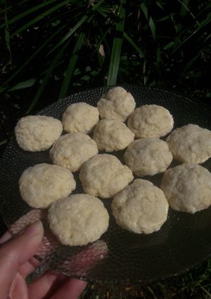 Una foto de Galletitas de limón y coco🍋🥥