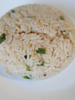 Una foto de Arroz desglazado con cilantro cimarrón y ajo