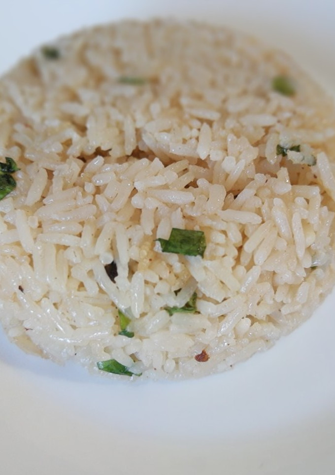 Una foto de Arroz desglazado con cilantro cimarrón y ajo