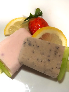 Una foto de Helado proteico de Fresas y Arándanos
