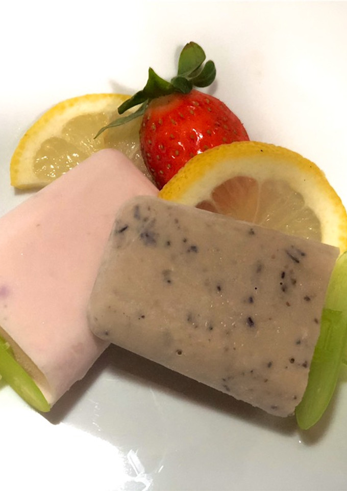 Una foto de Helado proteico de Fresas y Arándanos