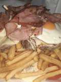 Chivito al plato Uruguayo