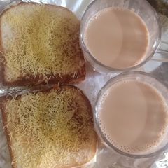 A picture of My favourite dish Crunchy onina and tomato cheese toast.