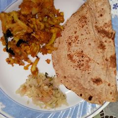 A picture of Low calorie healthy style flower and alu ki sabji.
