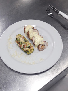 Una foto de Cordón Bleu y Zucchini relleno