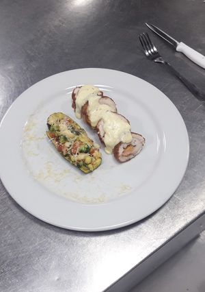 Una foto de Cordón Bleu y Zucchini relleno