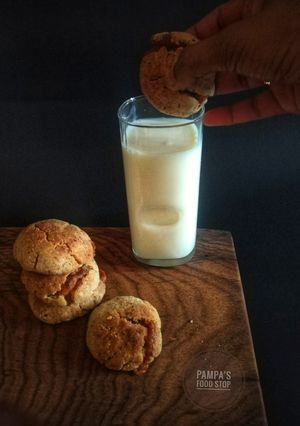 রাইসফ্লাওয়ার জ্যাগরি স্টাফ্ট কুকিজ(Rice flour jaggery cookie's recipe in Bengali)) রেসিপির প্রধান ছবি