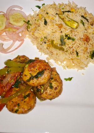 A picture of Chicken Chatkhara Kabab With Fajita Rice.