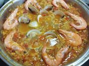 Una foto de arroz marisco congelado
