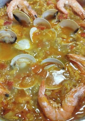 Una foto de Arroz meloso con preparado de marisco muy rico y fácil de hacer