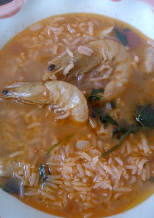 Una foto de Camarones secos con arroz