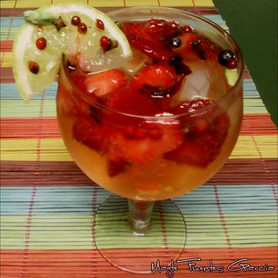 Gintonic con frutos rojos Receta de Mayte Fuentes Garcia- Cookpad
