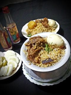 কলকাতা স্টাইলে বানানো মাটন বিরিয়ানি(Kolkata Mutton Biriyani recipe in Bengali)) রেসিপির প্রধান ছবি