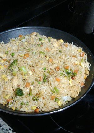 A picture of Hibachi rice and chicken.