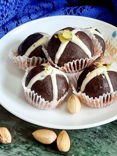 চকলেট মালাই লাড্ডু(Chocolate malai ladoo recipe in bengali) রেসিপির প্রধান ছবি