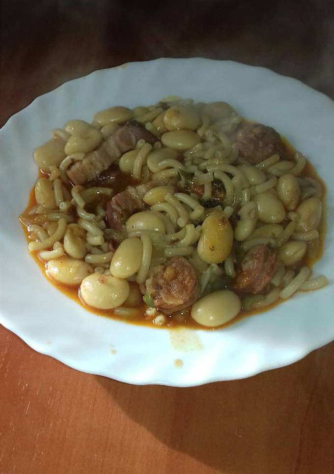 Una foto de Fideguá con alubias