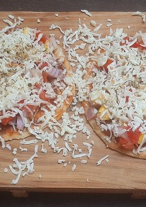 A picture of Leftover mini roti pizza.