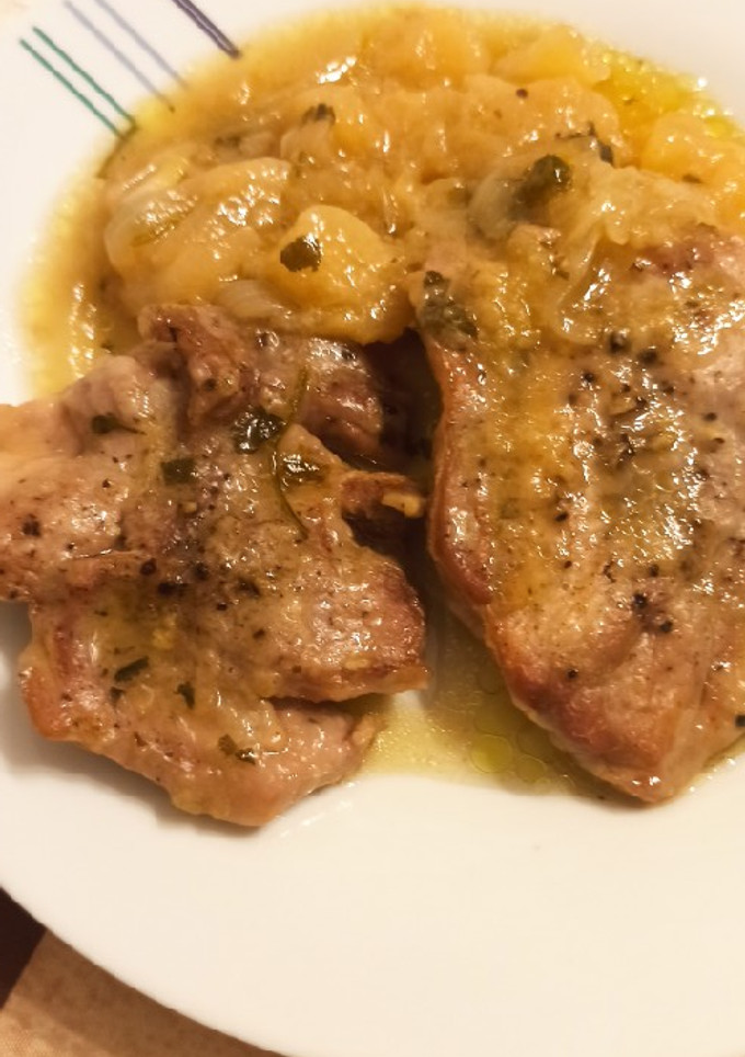 Una foto de Pavo guisado con peras