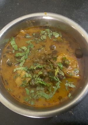 आलू छोलिया करी (Aloo choliya curry recipe in Hindi) रेसिपी मुख्य फोटो