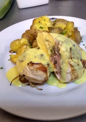 Una foto de Pollo relleno con mostaza
