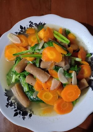 Foto resep Tumis Wortel, Caisin dan Sosis