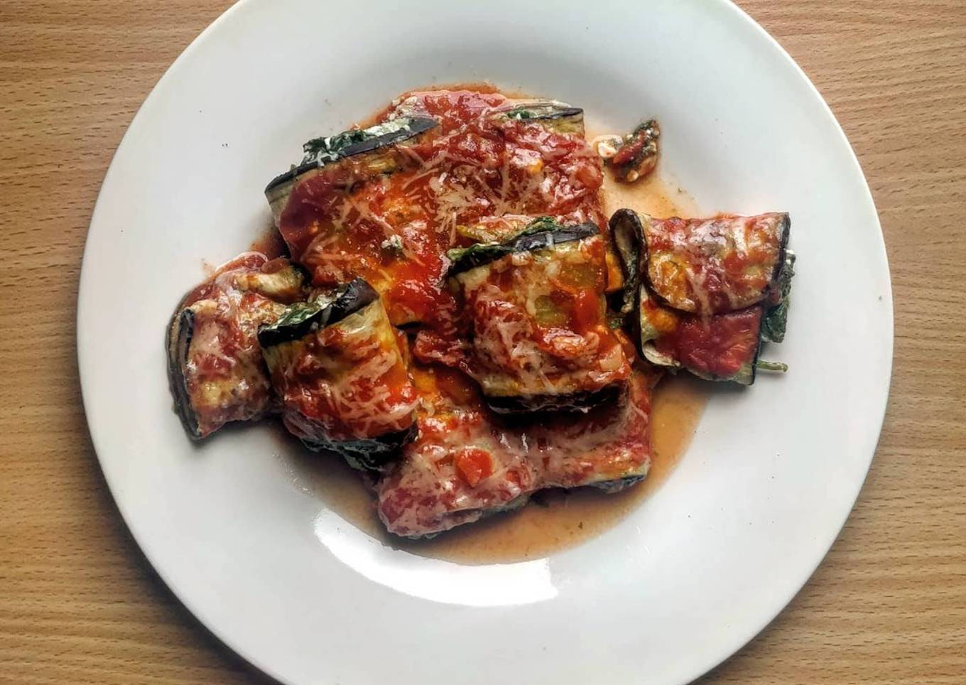 Aubergine rolls with spinach & ricotta