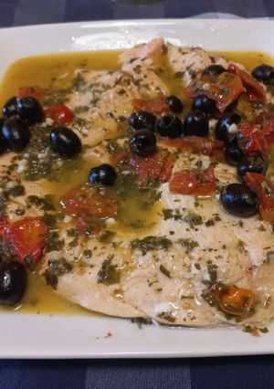 Foto di Filetti di trota salmonata con pomodorini e olive