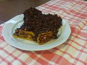 Una foto di dolce con more