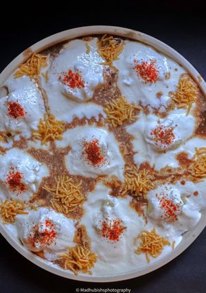 A picture of Dahi Papdi Chaat.