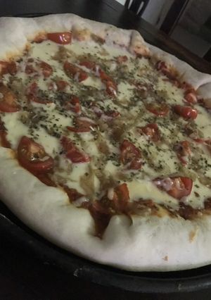 Una foto de Pizza con bordes rellenos