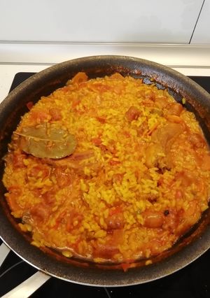 Una foto de Arroz con costilla y chistorras