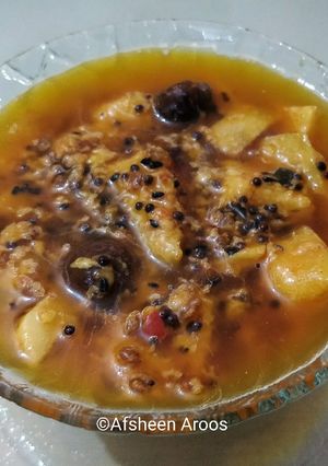 A picture of Raw Mango pickle.