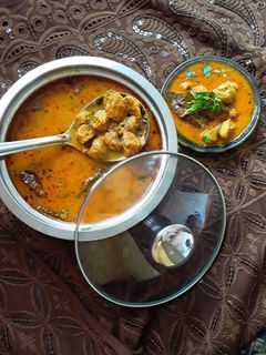 सोयाबीन वडी भाजी (soyabean vadi bhaji recipe in marathi) रेसिपी चे मुख्य फोटो