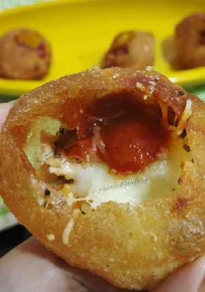 A picture of Golgappa Chicken Cheese Pizza.