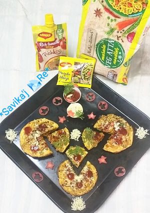 मिनी मॅगी नूडल्स पिझ्झा विथ एग (mini maggi noodles pizza with egg recipe in marathi) रेसिपी चे मुख्य फोटो