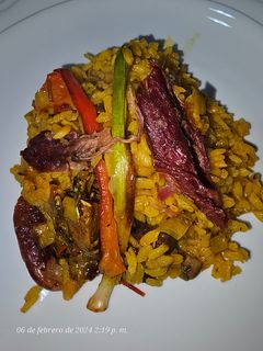 Una foto de Arroz de confit de pato