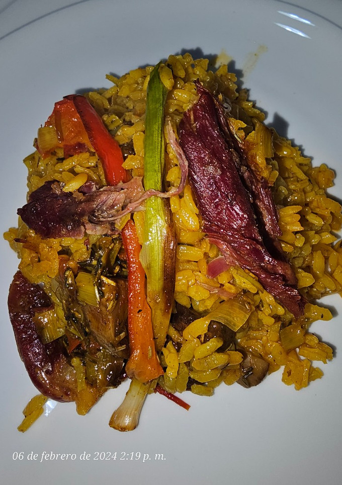 Una foto de Arroz de confit de pato