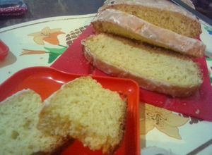 Una foto de Budín de lima limón 😋