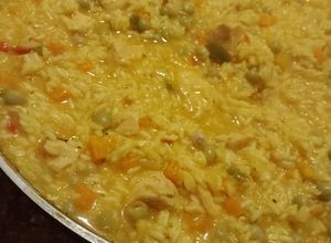 Una foto de Arroz con pollo a la Valenciana