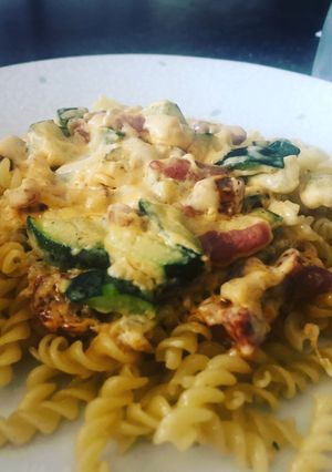 Une photo de Pâtes 🍝 courgettes, lardons, chorizo et sauce chèvre frais 🥭