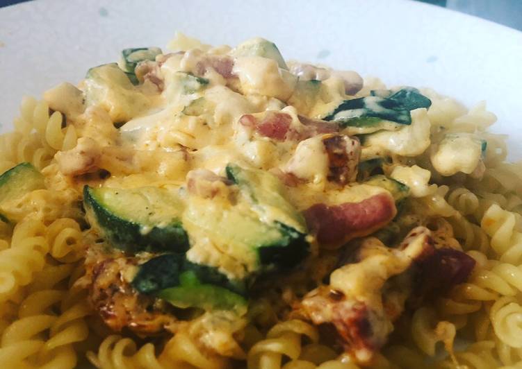 Pâtes 🍝 courgettes, lardons, chorizo et sauce chèvre frais đźĄ